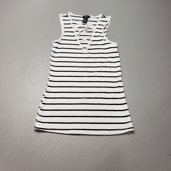 3/$15 Rue21 caged vneck white and black striped summer tank top women's size XS - Picture 1 of 7
